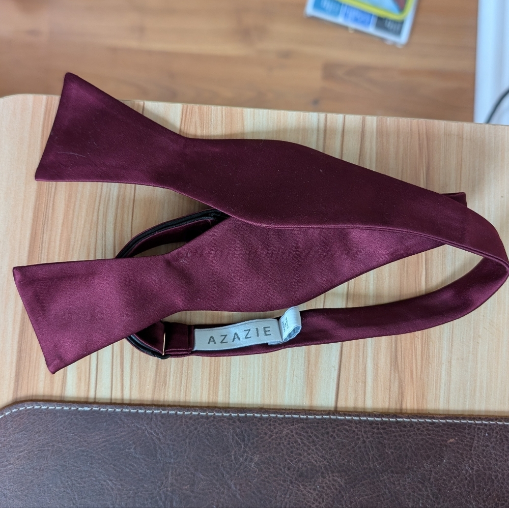 Azazie Cabernet Gentlemen's Collection Matte Satin Bow Tie 